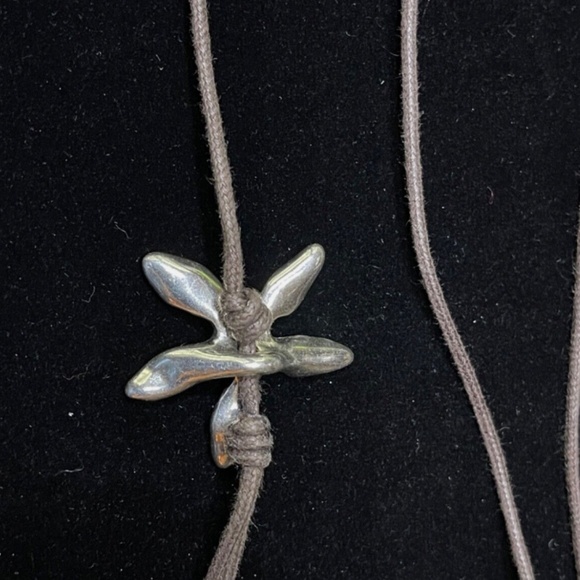Uno de 50 Silver Plated Flower Pendant on Brown Cord Necklace - Picture 3 of 8